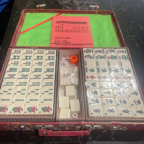 Mahjong Set in Chinese With English Instructions - Picture 3 of 4